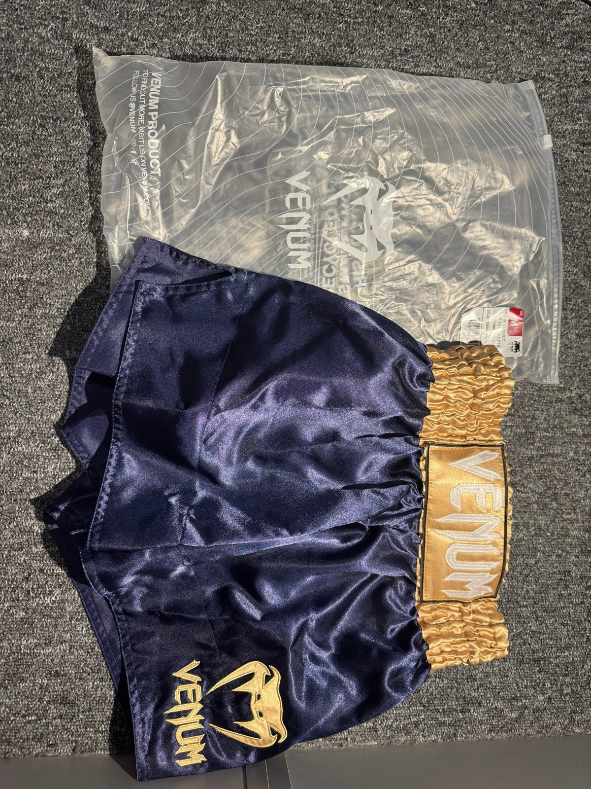 Nieuwe Venum Muay Thai Shorts - Navy/Goud - Maat M, Overige, Nieuw, Vechtsportkleding, Maat M