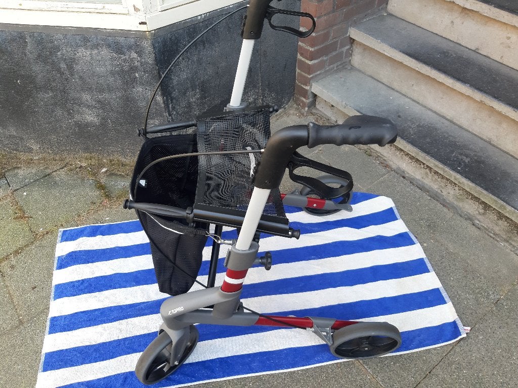 Rollator Topro Troja Original, M, Lichtgewicht 6,8 kg, Rood, Ophalen, Opvouwbaar, Zo goed als nieuw