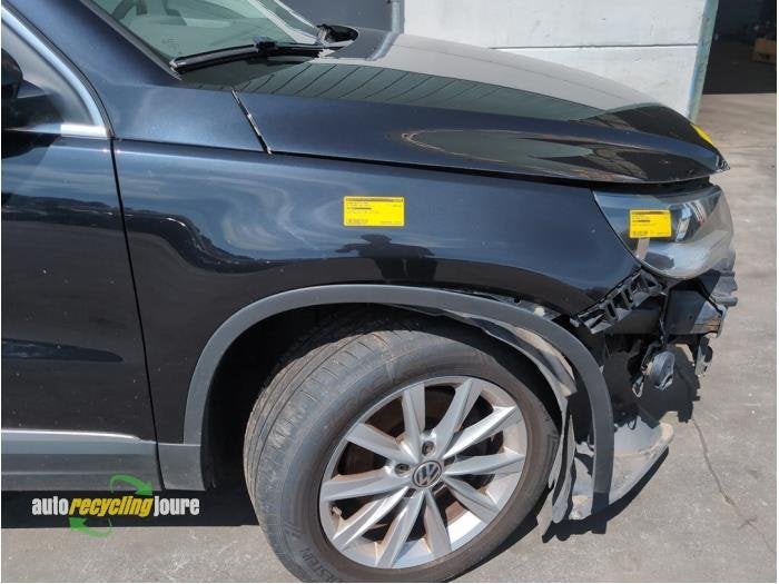 Scherm rechts-voor van een Volkswagen Tiguan (LC9X), Gebruikt, -, Volkswagen, -