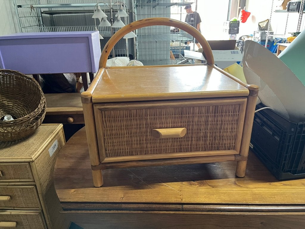 Houten/rotan nachtkastje., Ophalen, Hout, 45 tot 65 cm, 55 tot 70 cm