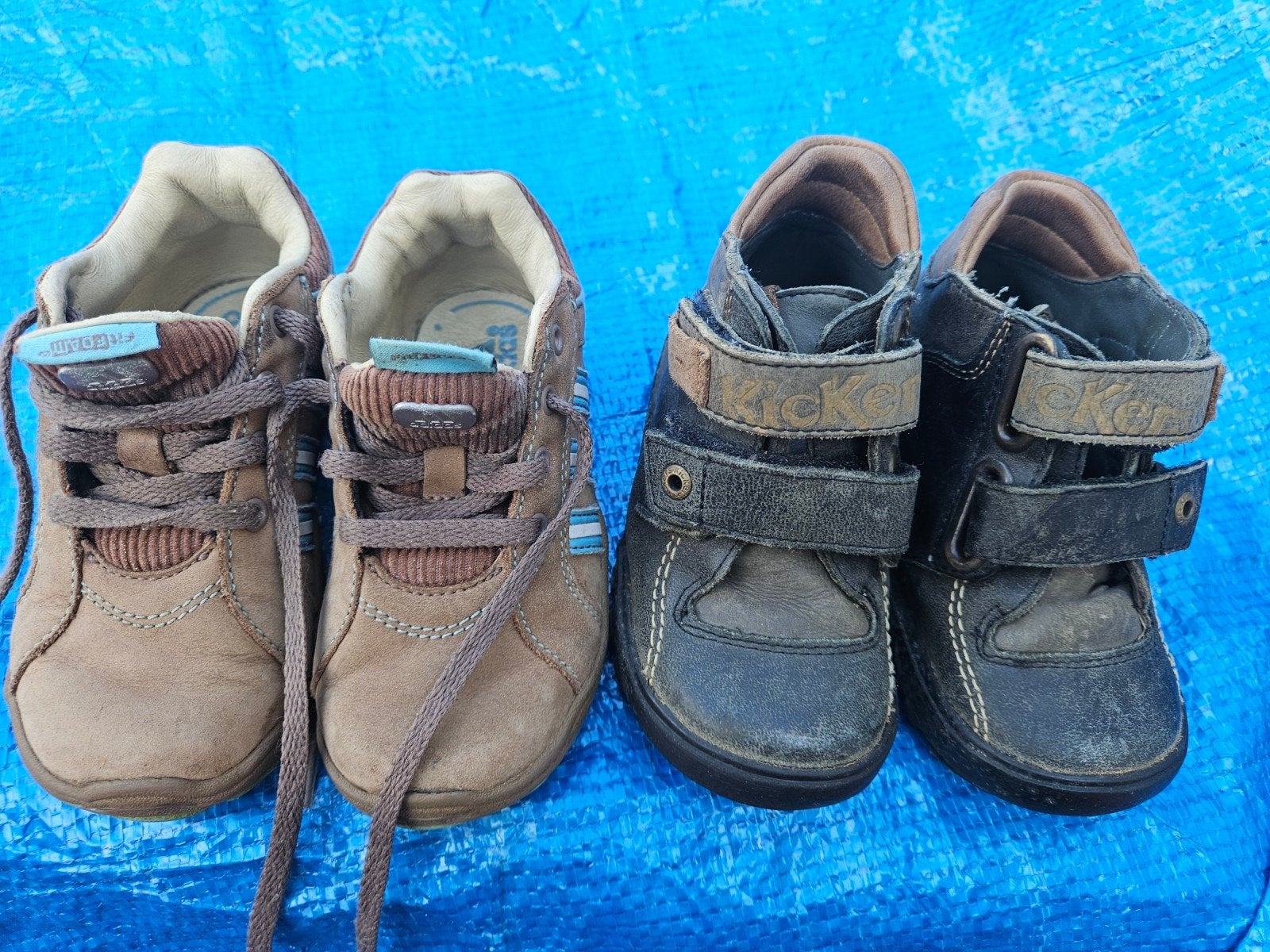 Jongens schoenen maat 25: Adidas en Kickers, Gebruikt, Schoenen, Adidas, Kickers, Ophalen of Verzenden
