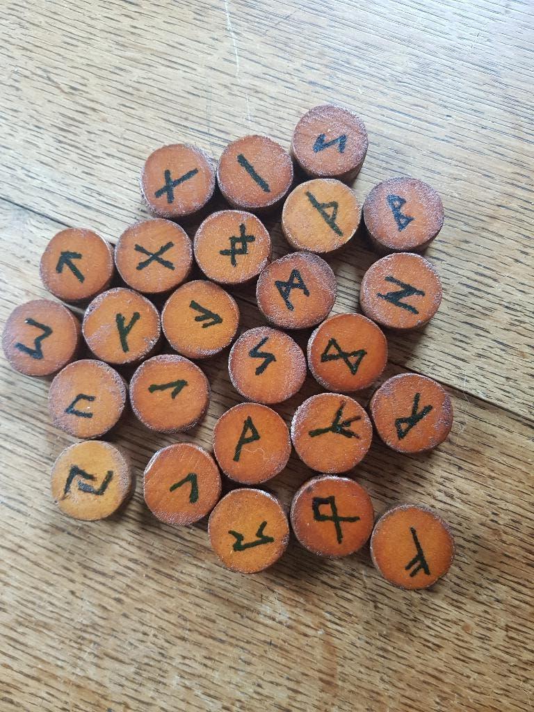 runen - stenen + 2 boeken en een tasje, Boeken, Ophalen of Verzenden, Zo goed als nieuw, Spiritualiteit algemeen, Overige typen