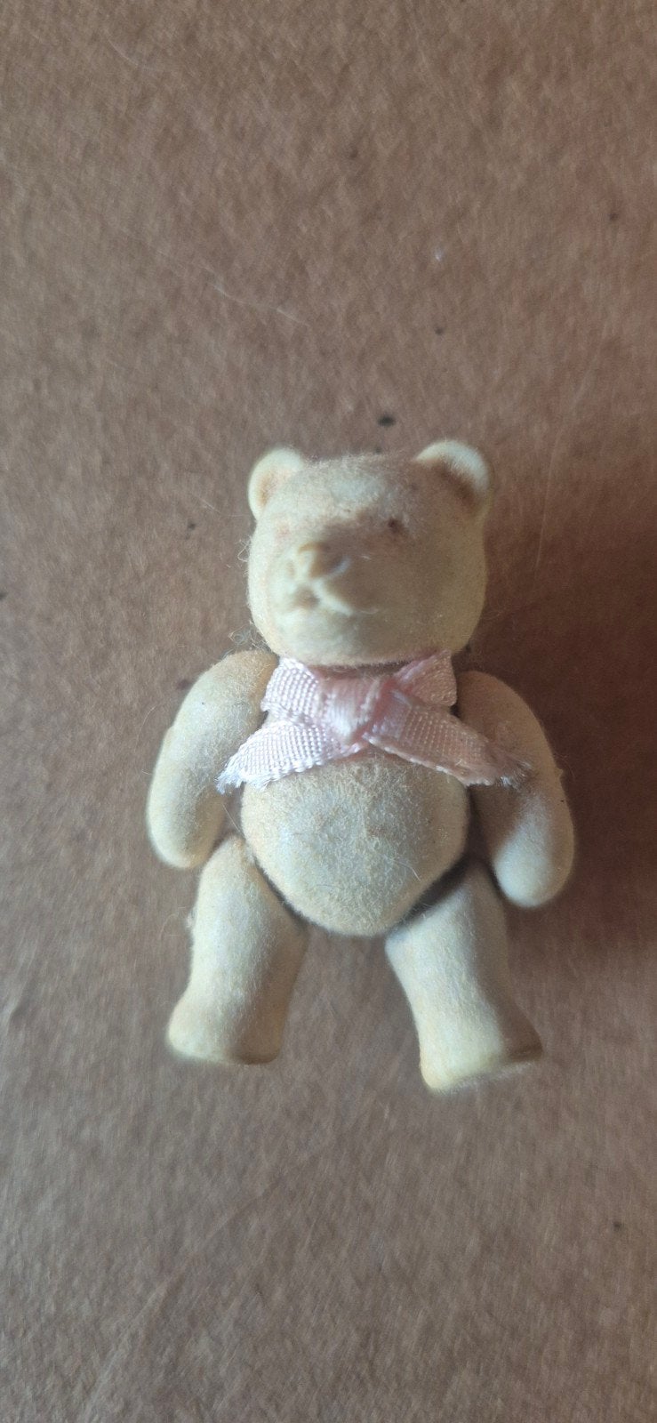 Kleine beren broche met beweegbare ledematen, Overige materialen, Gebruikt, Beige, Minder dan 4 cm