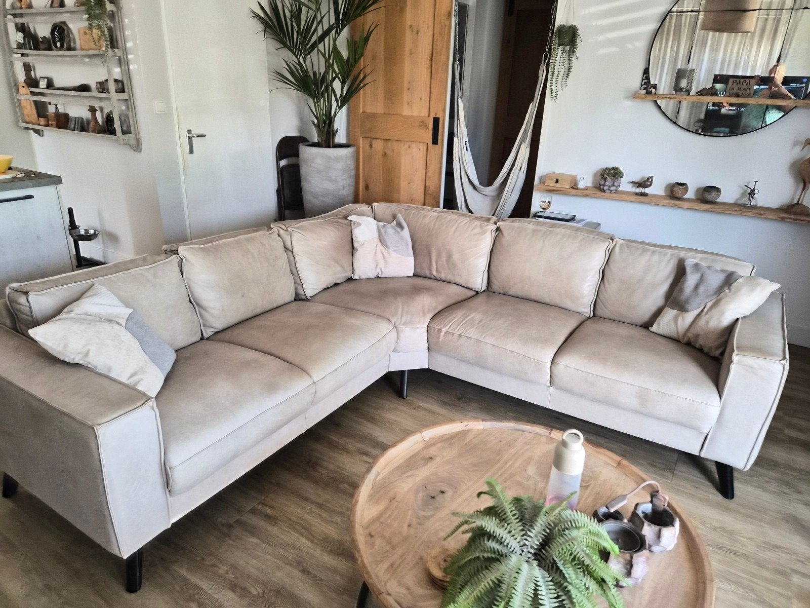 Comfortabele Hoekbank - beige  kleurig Leer, Huis en Inrichting, Banken | Bankstellen, Ophalen, Gebruikt, Minder dan 75 cm, Hoekbank