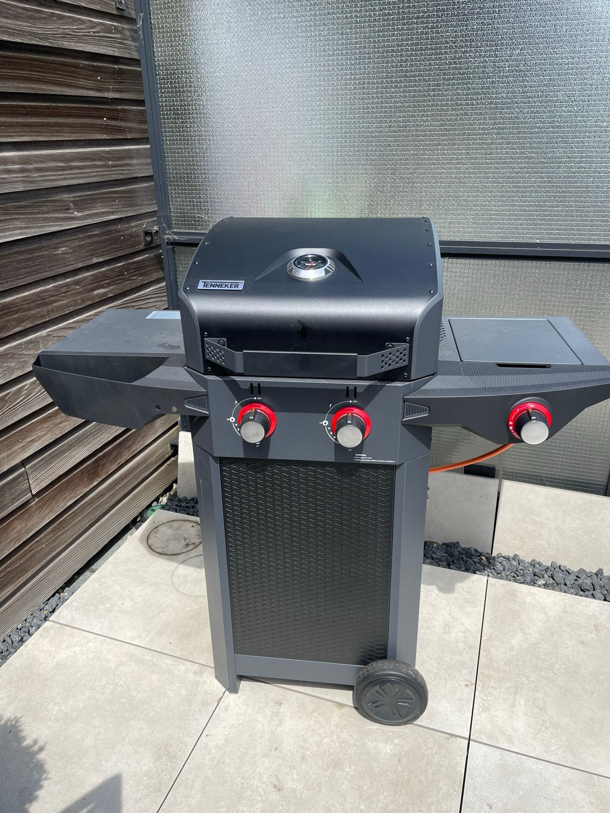 Tenneker Gasbarbecue met zijbrander, gastank en hoes, Ophalen, Gebruikt