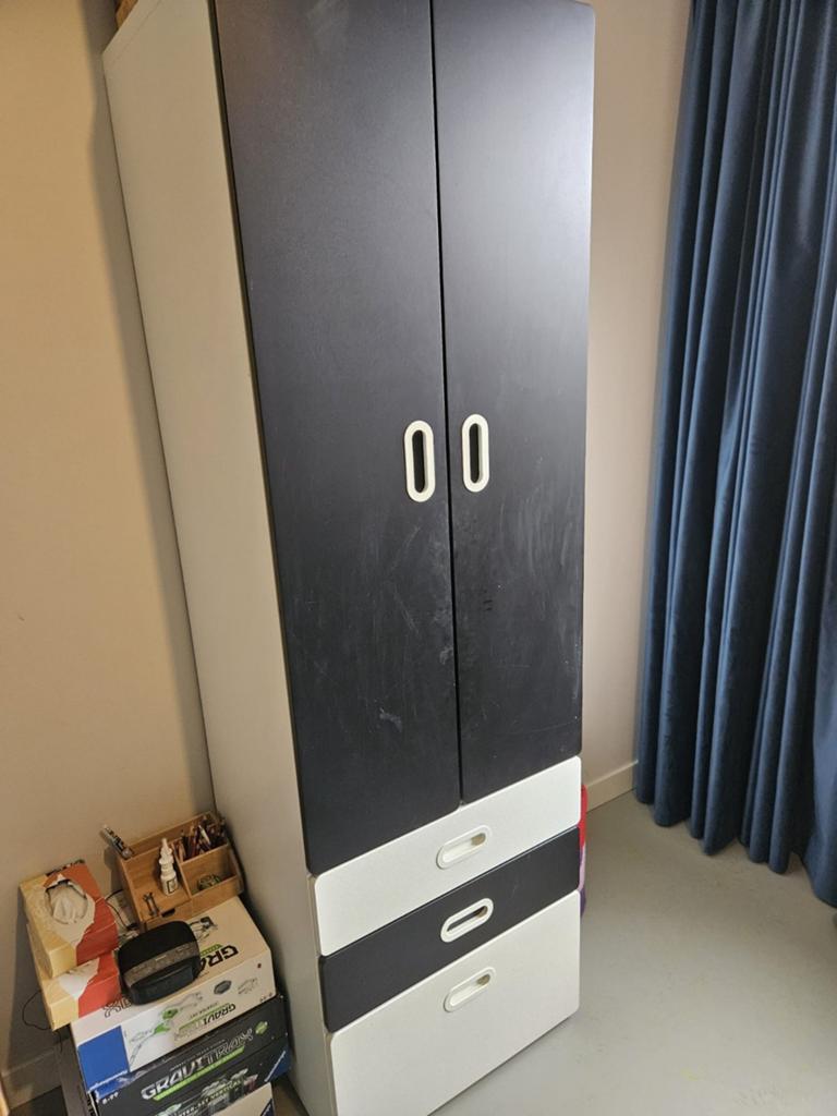 Ikea Småstad - kledingkast en lage kast met grote la., Kinderen en Baby's, Kinderkamer | Commodes en Kasten, Ophalen, Gebruikt