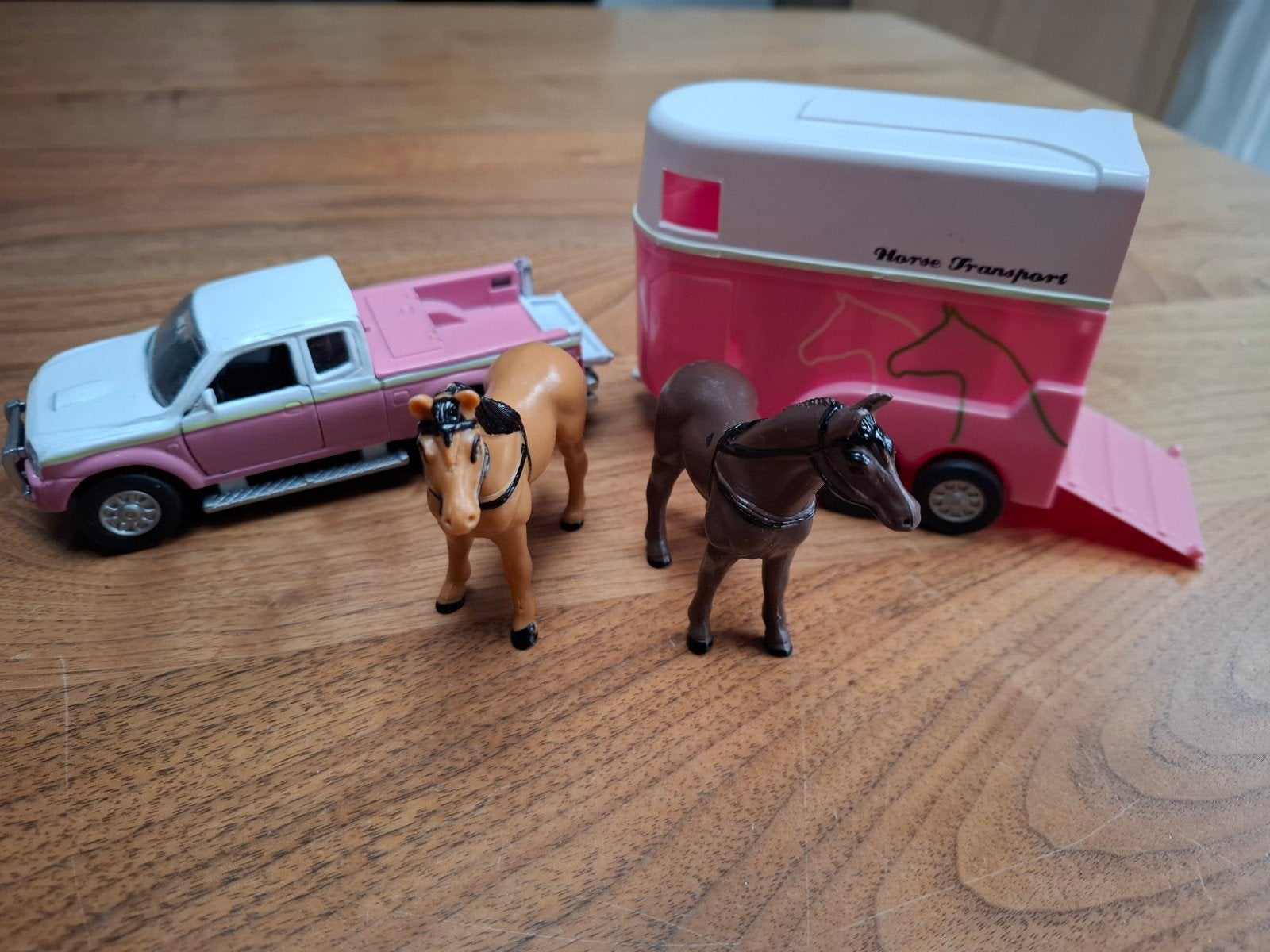 Paarden speelset met pick-up en trailer, Ophalen of Verzenden, Gebruikt, Meisje