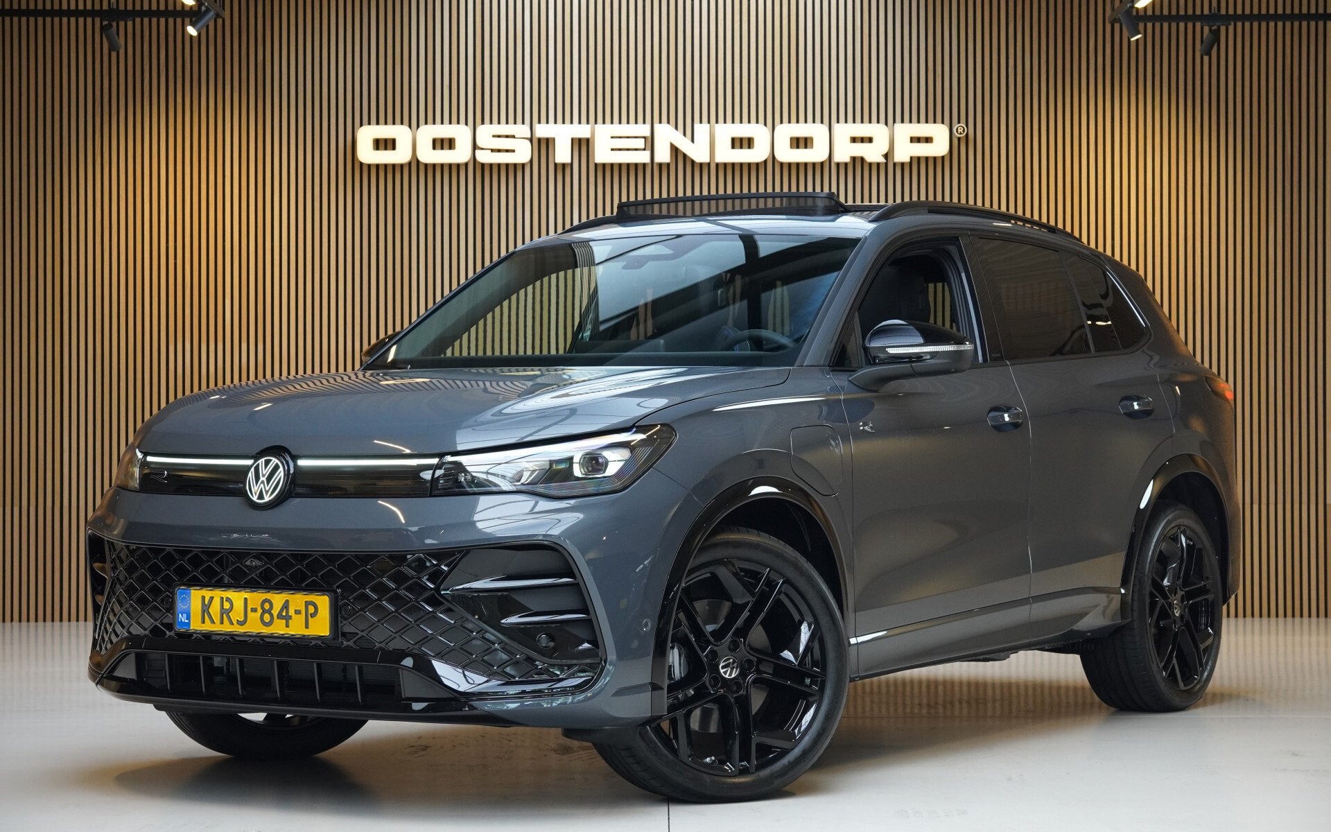 Volkswagen Tiguan 1.5/272pk eHybrid R-Line Blackstyle VOL!|2, Zwart, 4 cilinders, 2000 kg, 1790 kg