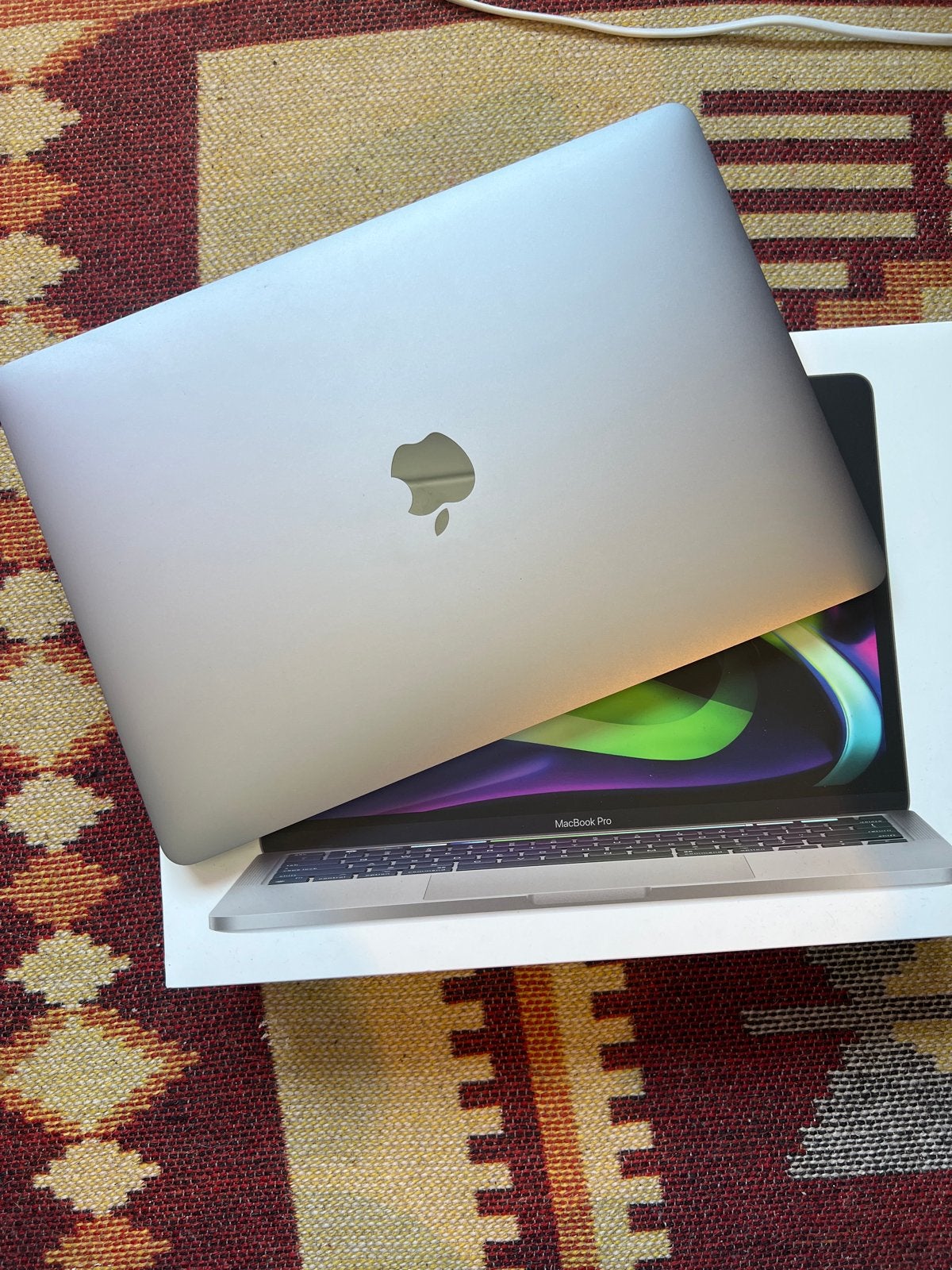 MacBook Pro 2020 13” 8GB 256GB met nieuwe batterij + topcase, MacBook Pro, 256 GB, 2 tot 3 Ghz, 8 GB