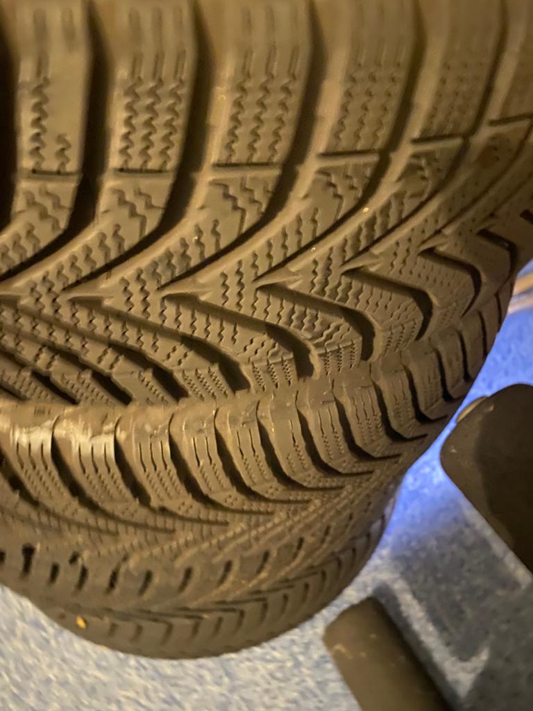 Pirelli winterbanden goed profiel zonder velgen, Auto-onderdelen, Banden en Velgen, Ophalen, 14 inch, Gebruikt, Winterbanden