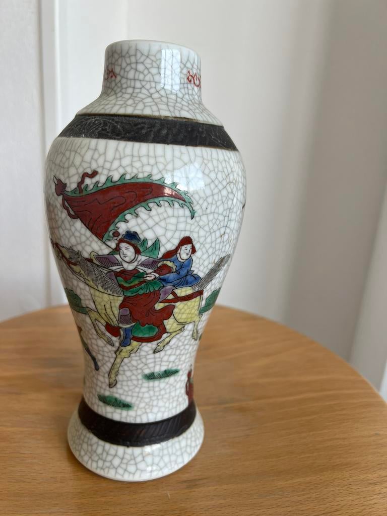 Twee Chinese vasen van Nanking porselein, Verzenden