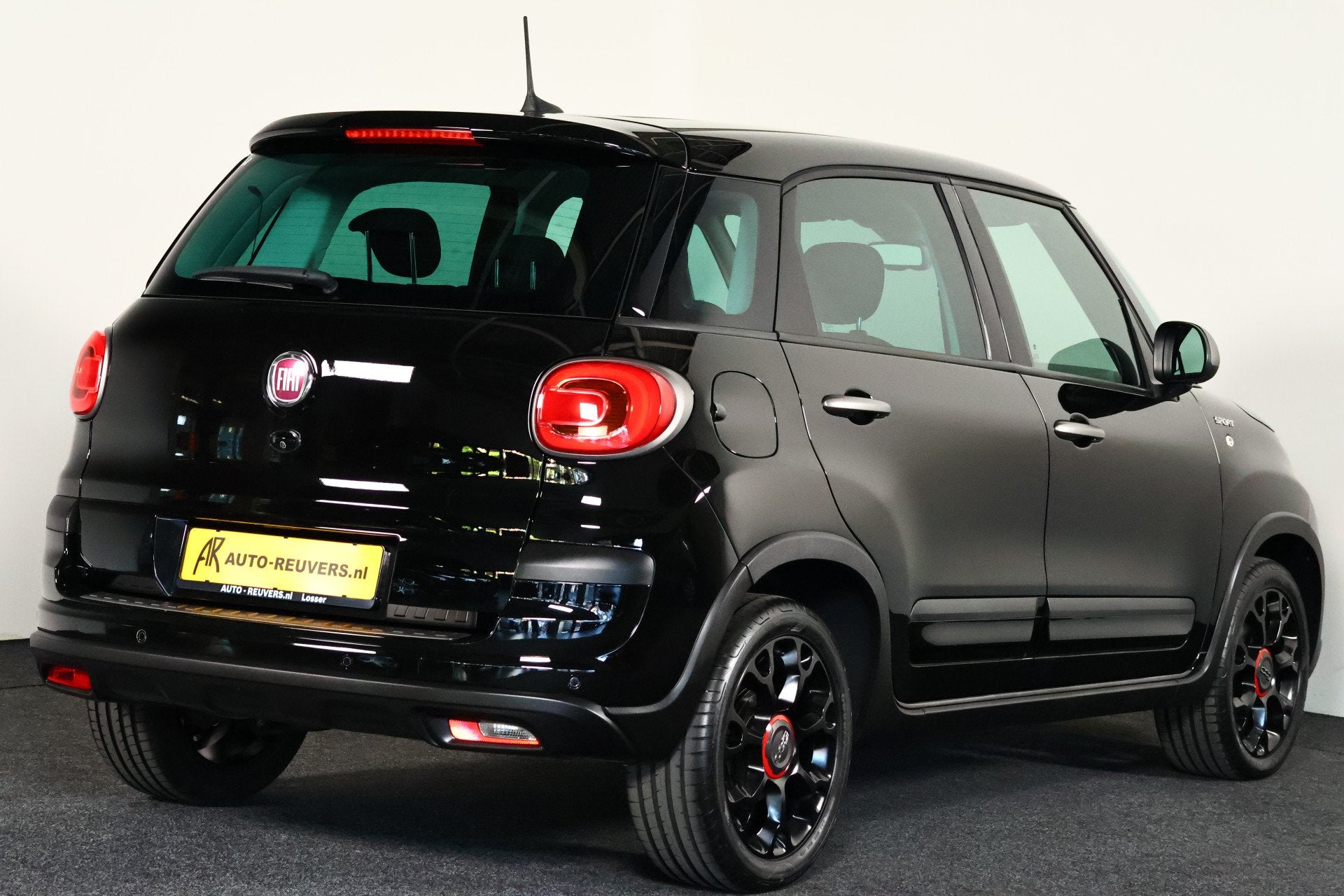 Fiat 500L 1.4-16V Lounge Navi / Cruisecontrol / Bluetooth /, Voorwielaandrijving, Gebruikt, Zwart, 4 cilinders