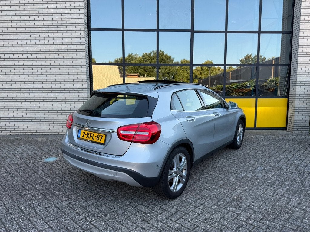 Mercedes-Benz GLA-klasse 200 AMG Pack, Pano dak, Xenon, Stoe, Auto's, Mercedes-Benz, Gebruikt, 715 kg, Leder en Stof, Bedrijf