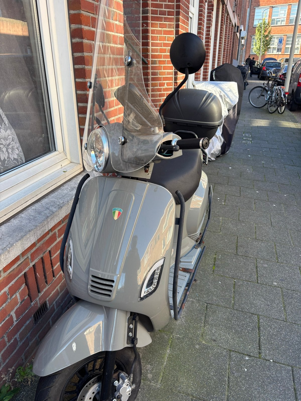 Tym Alpha Vespa Scooter - Grijs, Ophalen, Gebruikt, Maximaal 45 km/u, Benzine