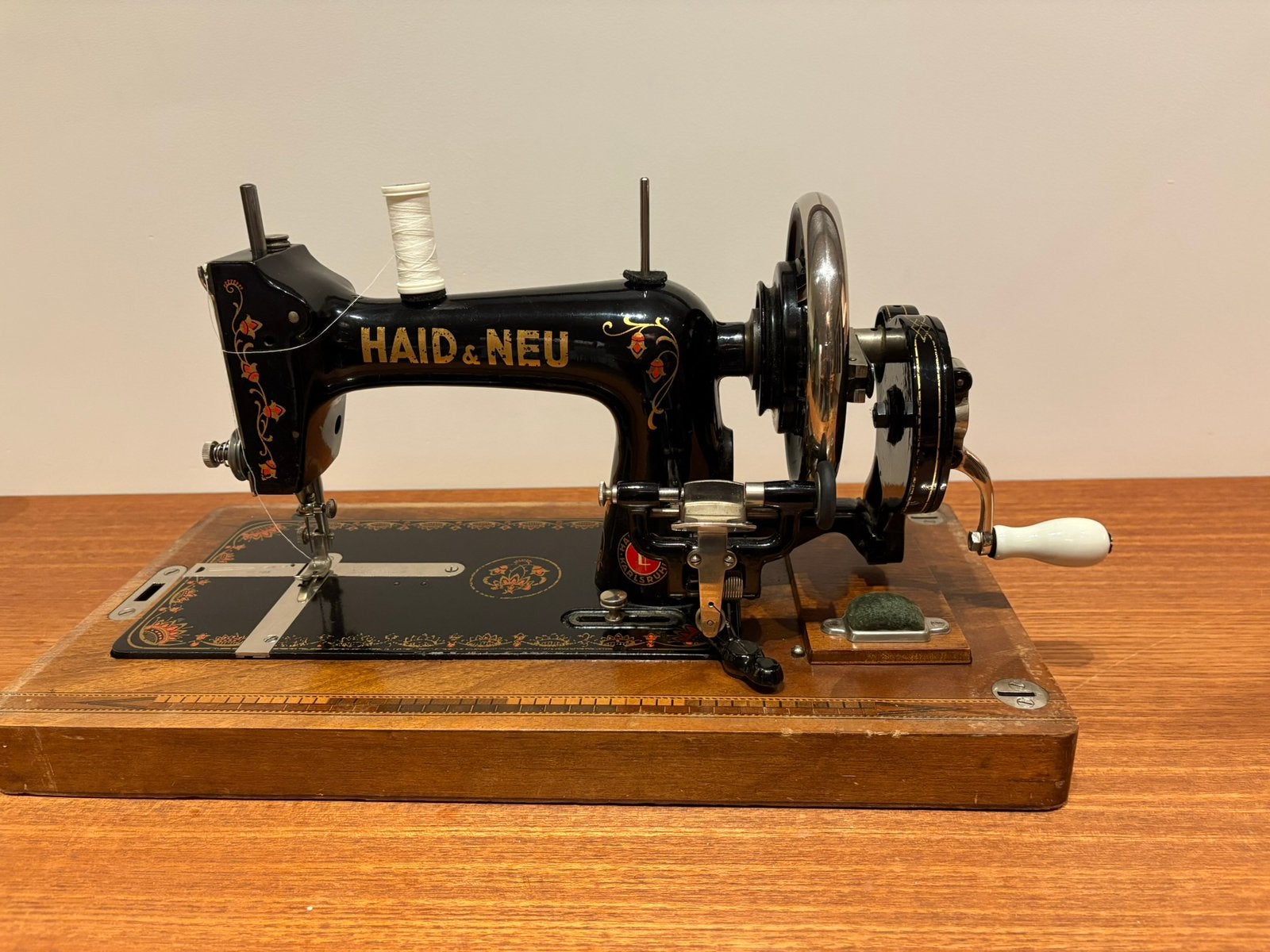 Antieke Haid & Neu naaimachine met houten kap, Ophalen
