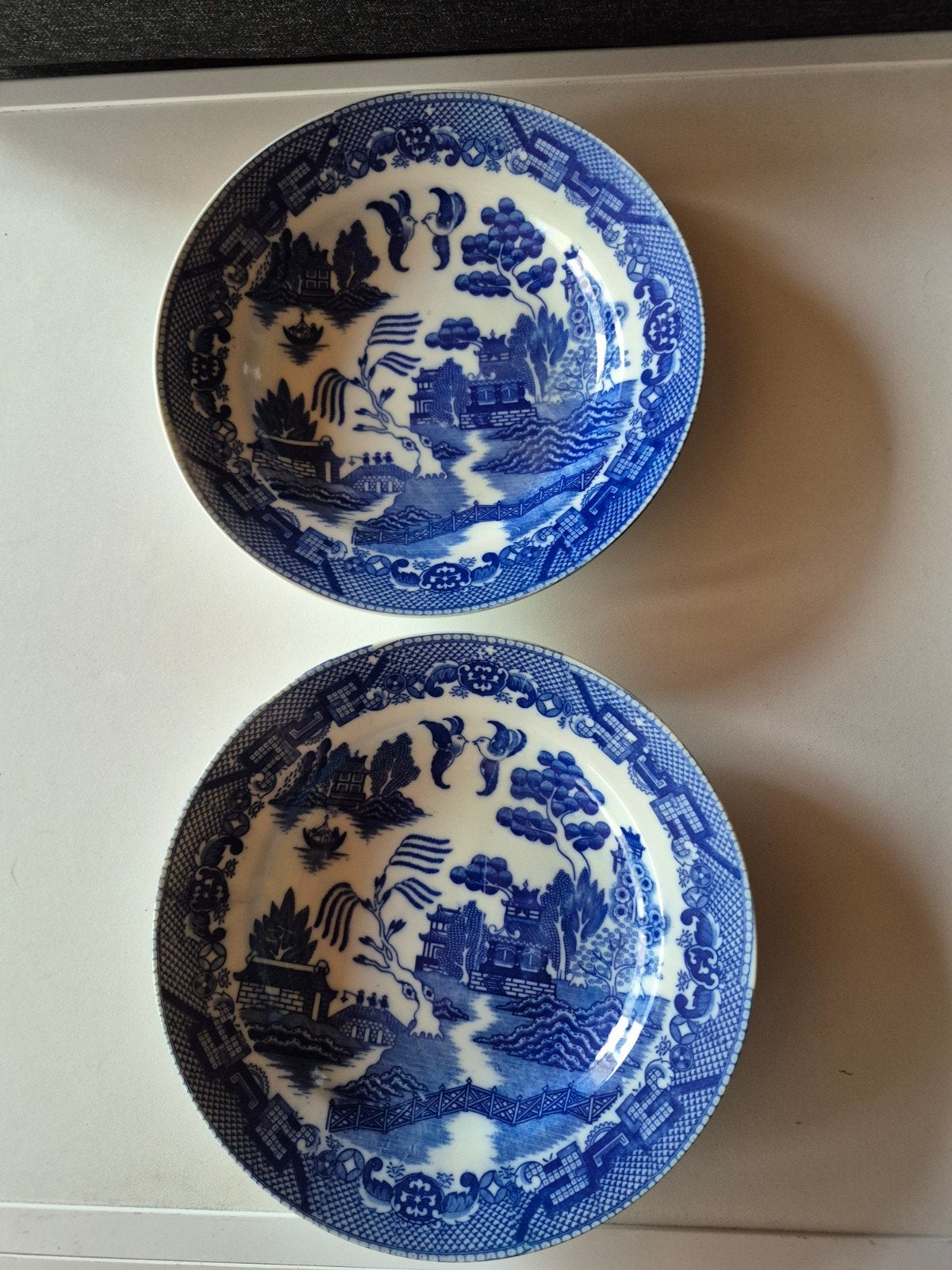 2 x blue willow kissing bird borden 23 cm, Ophalen