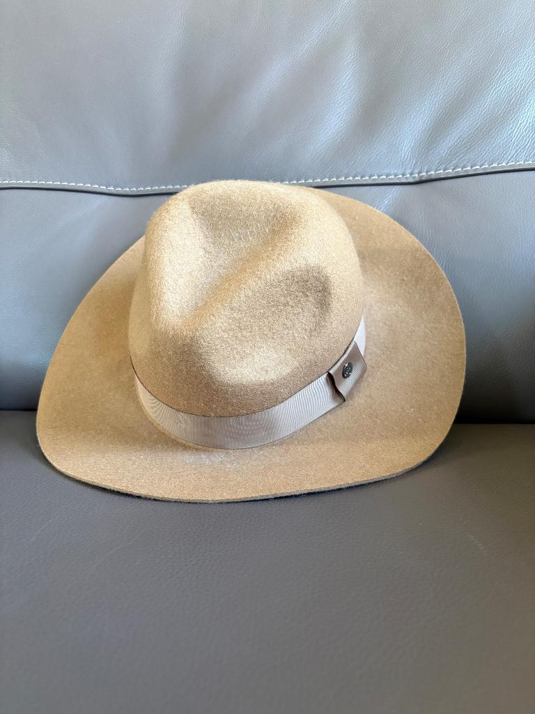 Hoed, kleur beige, Kleding | Dames, Hoeden en Petten, Esprit, Ophalen, Zo goed als nieuw, 56 of 57 cm (M, 7 of 7⅛ inch)