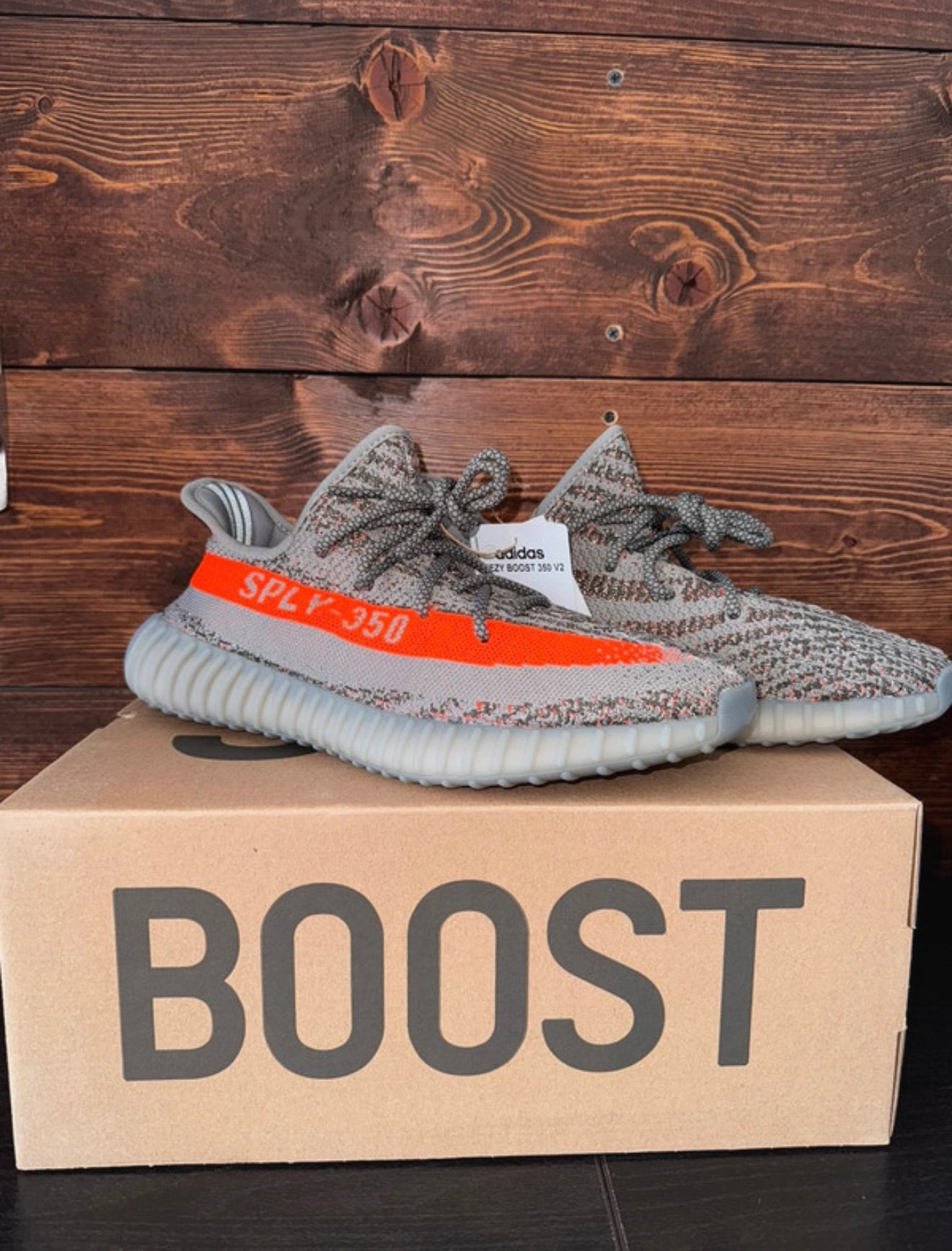 Yeezy 350 V2 Beluga, Overige kleuren, Nieuw, Ophalen of Verzenden, Veterschoenen