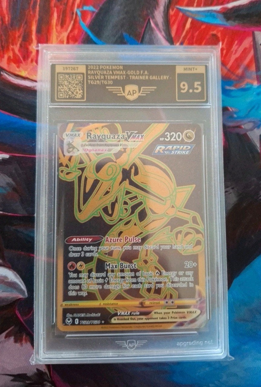 Rayquaza VMAX  AP Graded 9.5 TG29/TG30, Hobby en Vrije tijd, Ophalen of Verzenden, Zo goed als nieuw, Losse kaart
