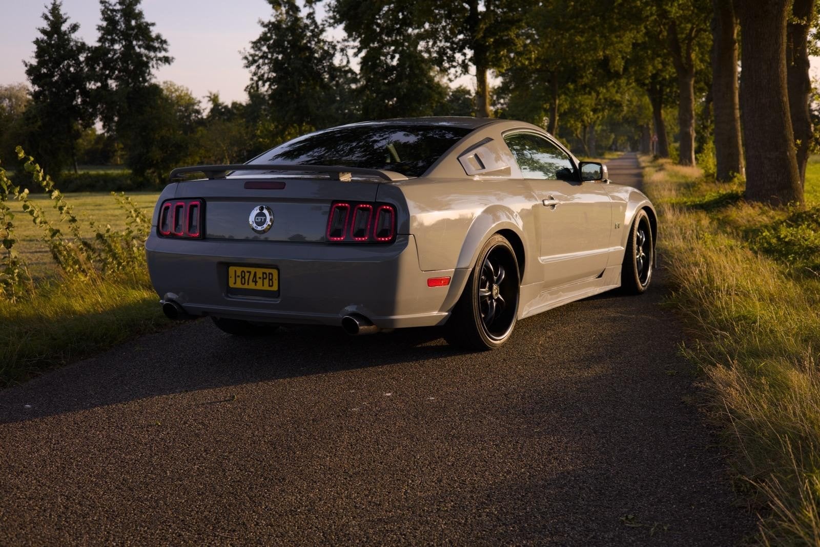 Ford Mustang GT V8 handbak, getuned, Achterwielaandrijving, 8 cilinders, 4 stoelen, Leder
