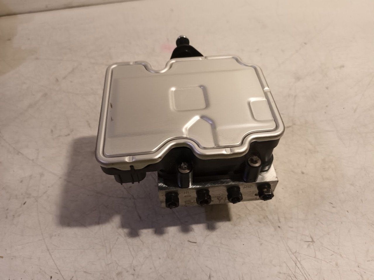 Abs pomp Toyota Yaris, Onderdelen@venauto.nl, Van der Ven Autorecycling B.V., Gebruikt, Ettenseweg 76, 4706 PB Roosendaal, The Netherlands