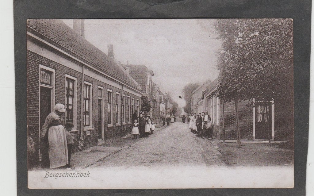 bergschenhoek dorpsgezicht met mensen, Verzenden, Voor 1920, Ongelopen, Zuid-Holland