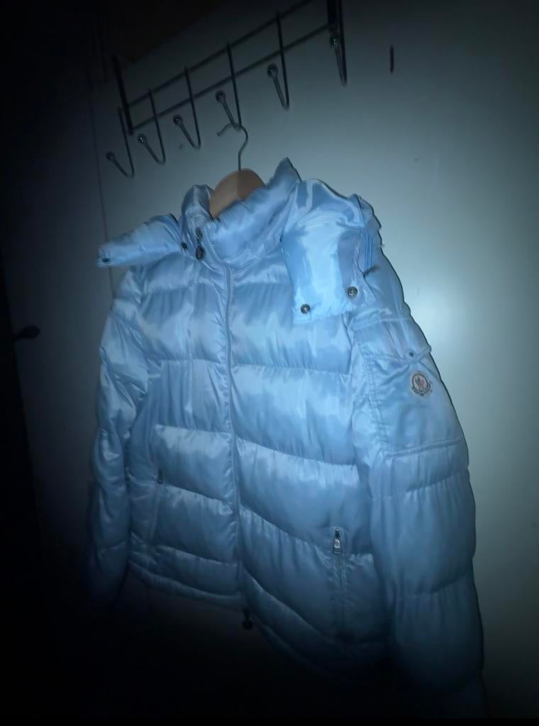Moncler Donsjas Lichtblauw Maat M (Oversie oversized), Kleding | Dames, Jassen | Winter, Ophalen of Verzenden, Gedragen, Maat 38/40 (M)