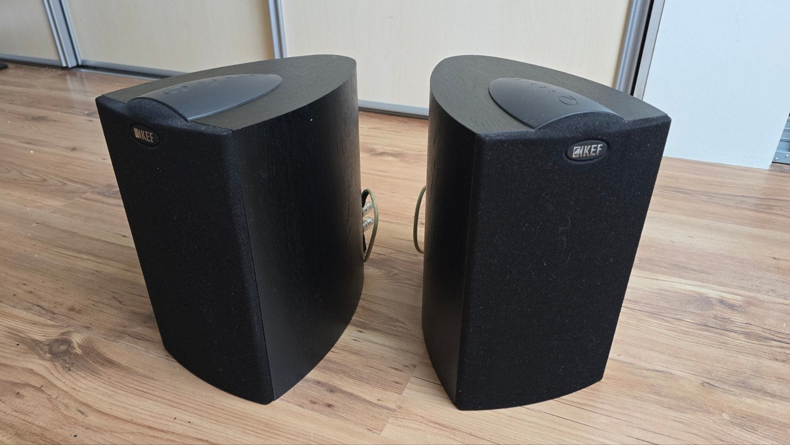 2 KEF speakers Q series iQ10, Ophalen of Verzenden, 120 watt of meer, Front, Rear of Stereo speakers, Overige merken