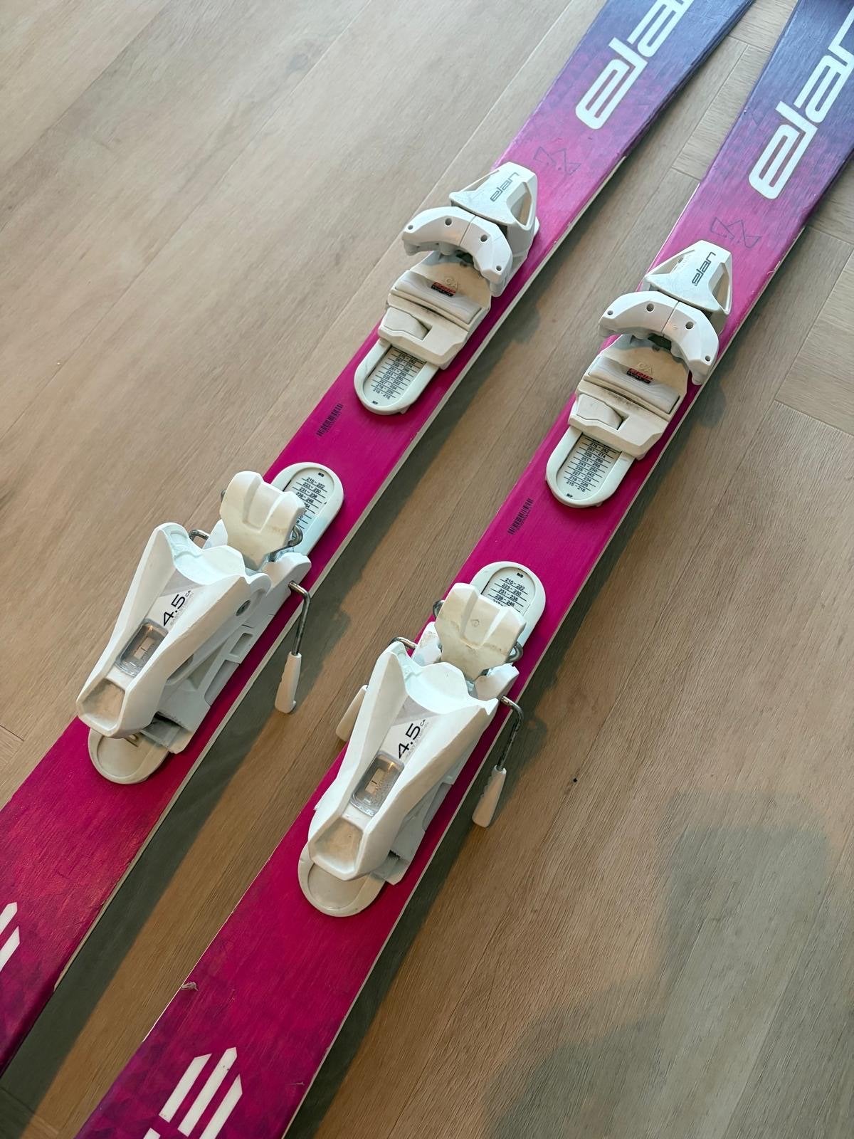 Elan Ace RC Magic 120 ski's met bindingen, Sport en Fitness, Gebruikt, 100 tot 140 cm, Skiën, Ski's