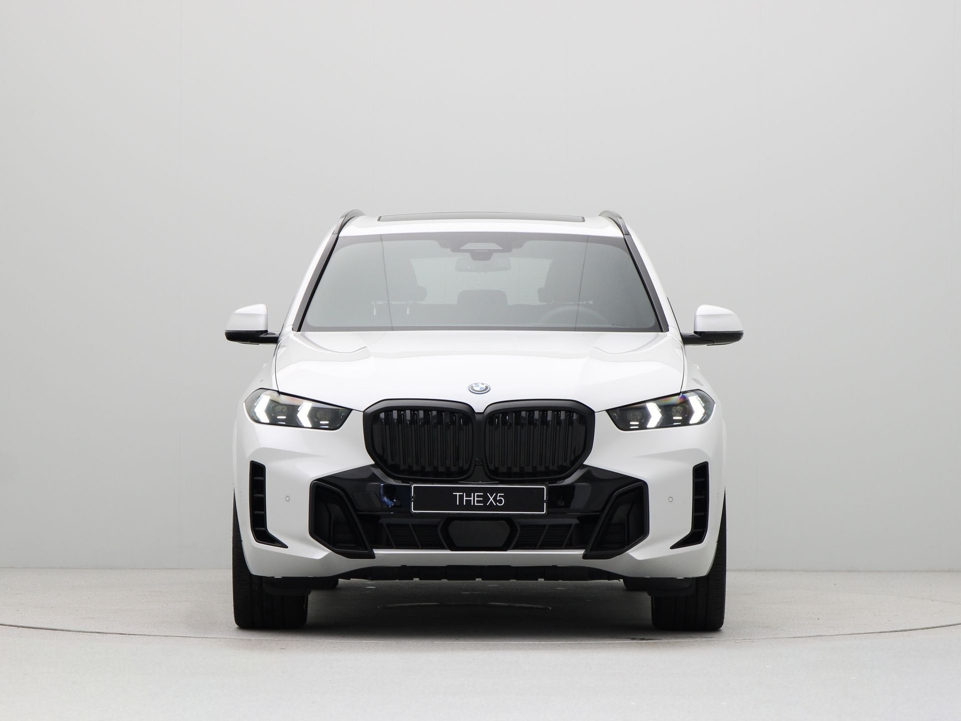 BMW X5 xDrive50e (bj 2026, automaat), Auto's, 2395 kg, Met garantie (alle), Overige brandstoffen, Wit
