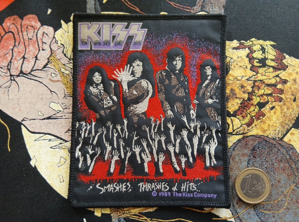 Kiss mooie vintage 1989 smashes thrashes & hits patch 15, Verzamelen, Ophalen of Verzenden, Nieuw, Kleding