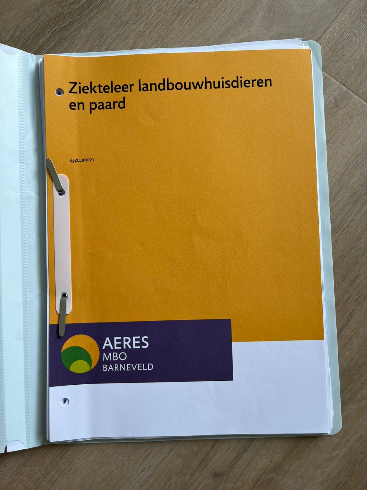 Ziekteleer landbouwhuisdieren en paard aeres mbo barneveld, Ophalen of Verzenden, Beta, Zo goed als nieuw, MBO