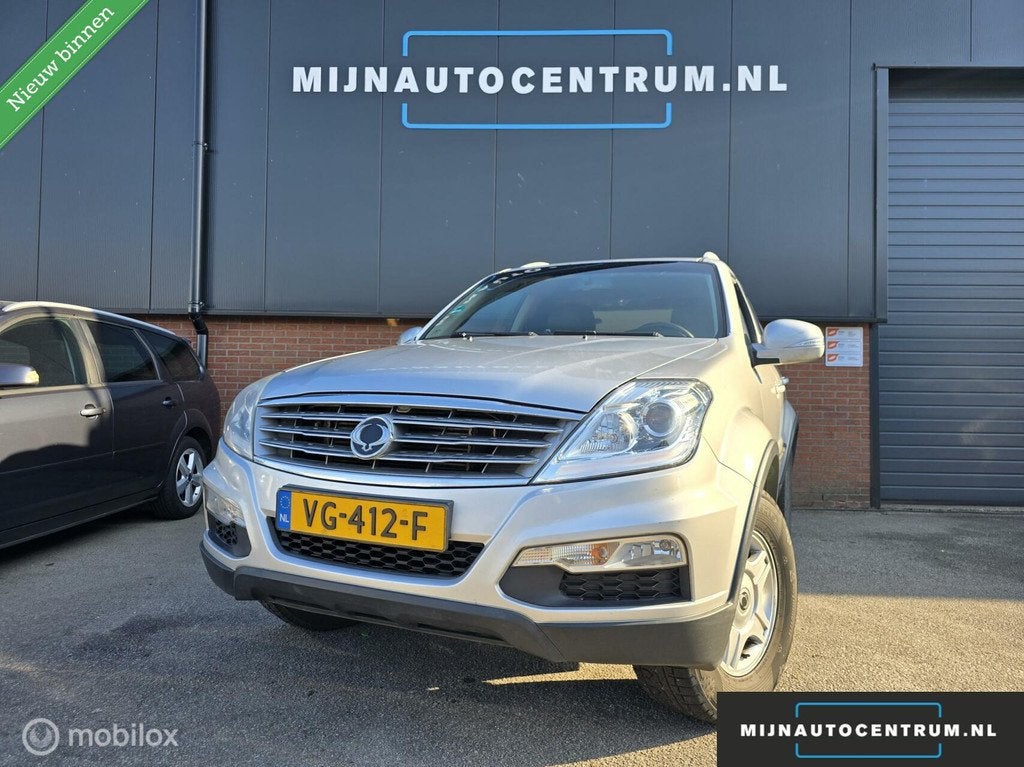 Ssangyong Rexton RX 200 e-XDI Sapphire HD / NAP / CARPLAY, Auto's, Gebruikt, Zwart, 4 cilinders, Bedrijf