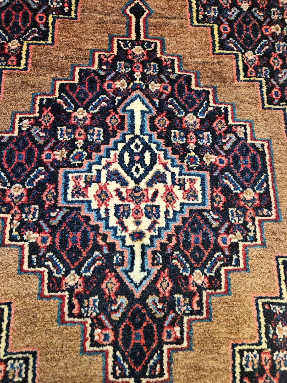 Vintage handgeknoopt perzisch tapijt senneh 116x67, Huis en Inrichting, Stoffering | Tapijten en Kleden, Info@SlatsAntiek.nl, Tweedehands