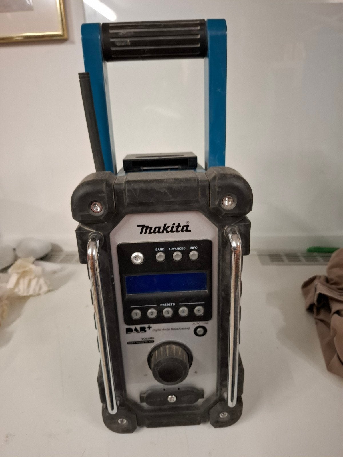 Makita DMR110 Bouwradio DAB+ FM - Robuust en Draagbaar, Audio, Tv en Foto, Ophalen of Verzenden, Gebruikt, Bouwradio