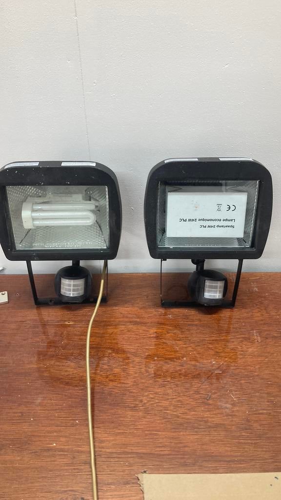 2 buitenlampen met sensor., Ophalen, Wandlamp, Licht-donker-sensor, Netvoeding