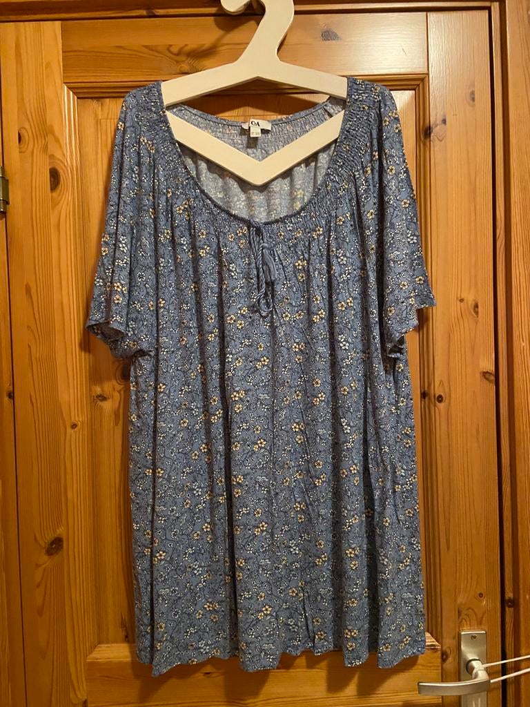 Top lichtblauw bloempje C&A 52/54 oto 66 lengte 83, Ophalen of Verzenden, Zo goed als nieuw, Blauw, Shirt of Top
