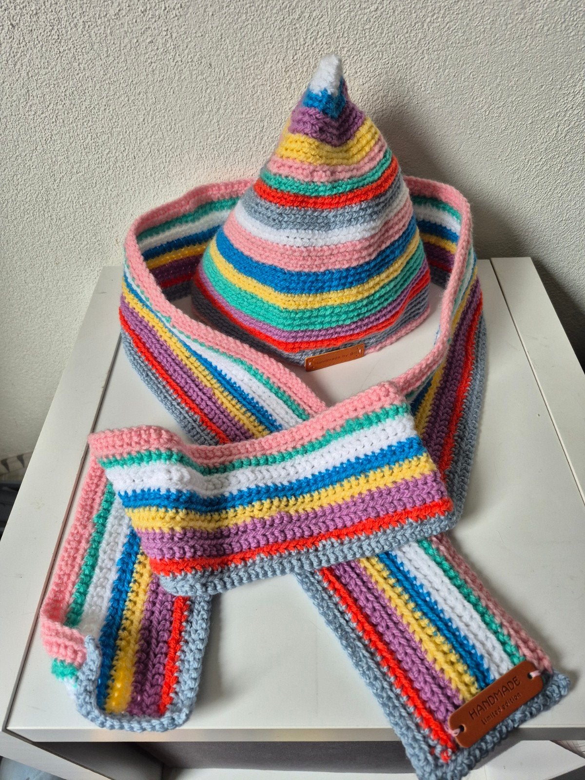 Handgehaakte regenboog muts & sjaal multicolour, Maat 42/44 (L), Nieuw, Ophalen of Verzenden, Handmade by Bri