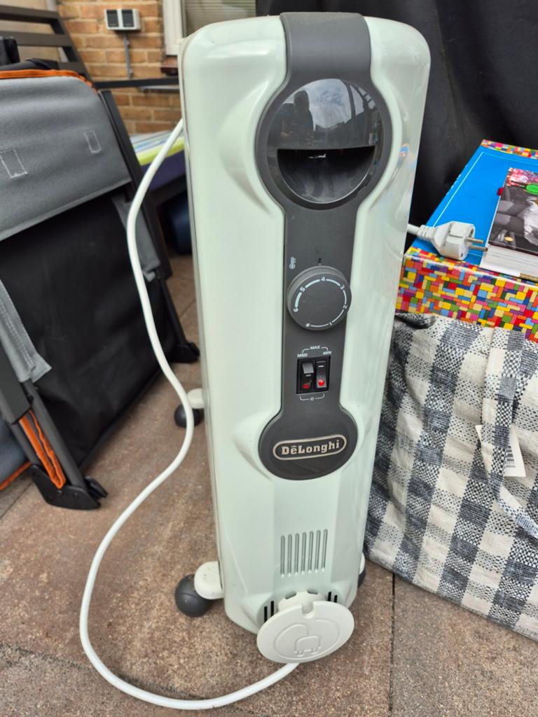 Delonghi elektrisc olieradiator TRRS0715 - Zo goed als nieuw, Ophalen, Radiator, Minder dan 60 cm, Zo goed als nieuw