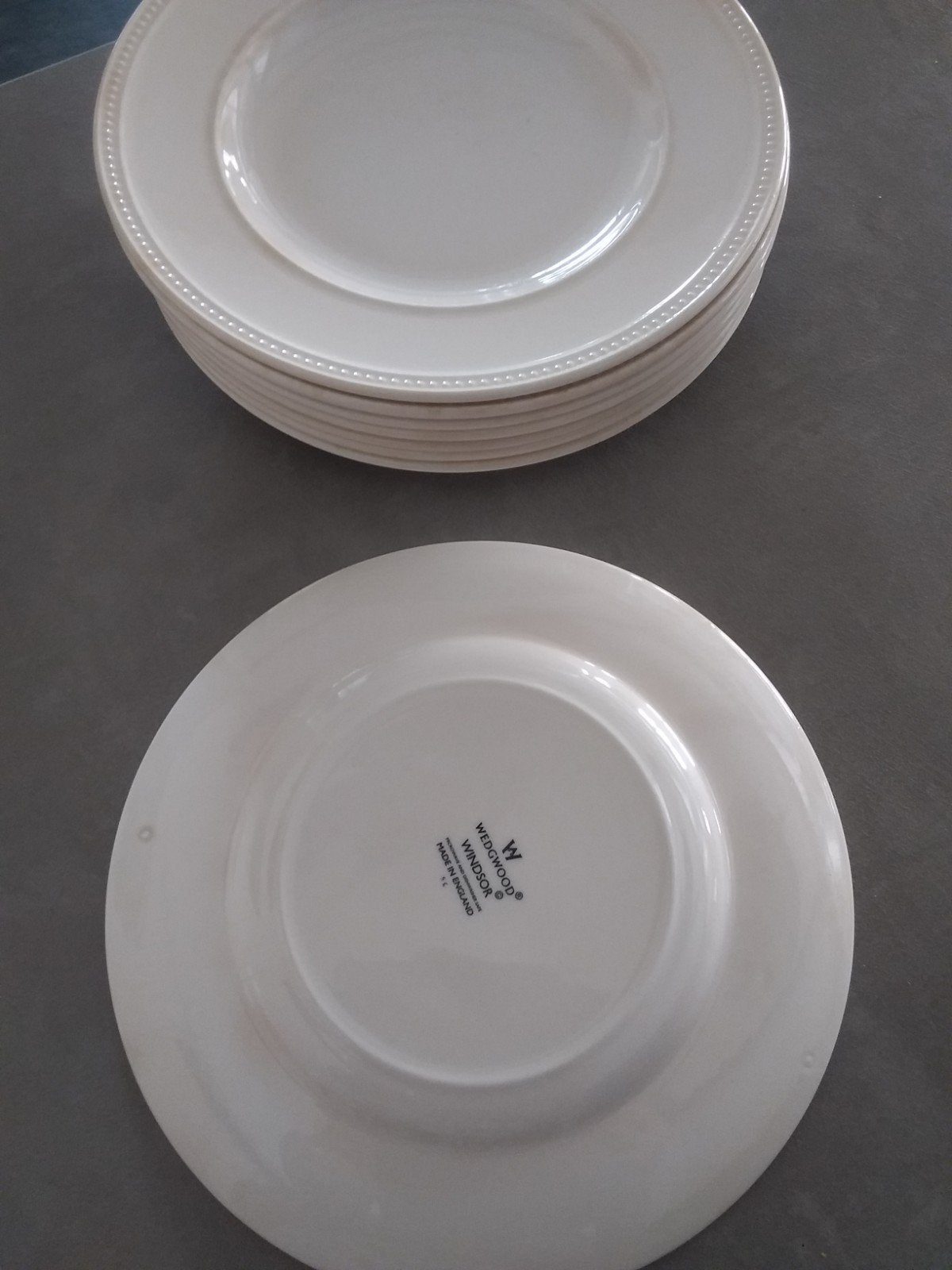 7 ontbijtborden, Wedgewood, creme, € 10,00, Huis en Inrichting, Keuken | Servies, Ophalen, Aardewerk, Bord(en)