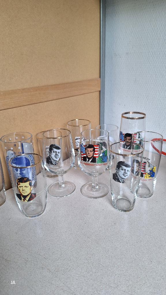 11 verschillende Glazen john f KENNEDY pres. USA 1963, Verzamelen, Ophalen of Verzenden, Zo goed als nieuw, Frisdrankglas