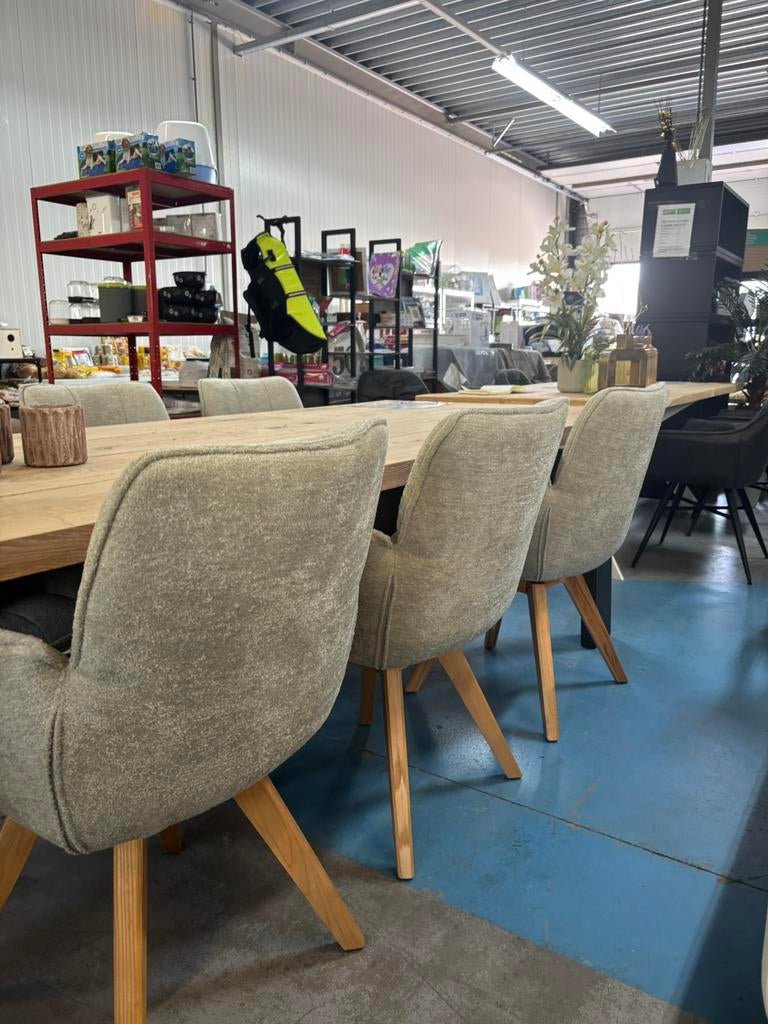Ook nieuwe eetkamerstoelen vind je bij Retourenloeren, Ophalen, Overige materialen, Overige kleuren, Nieuw