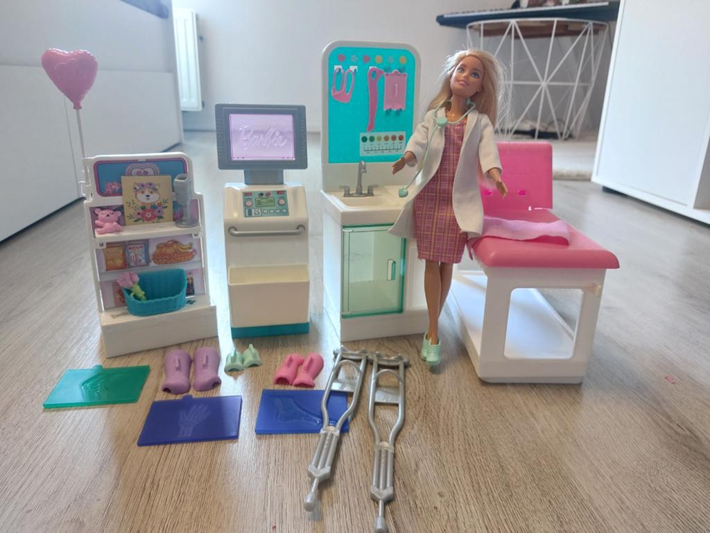 Barbie snelgips kliniek, Ophalen, Zo goed als nieuw, Toebehoren