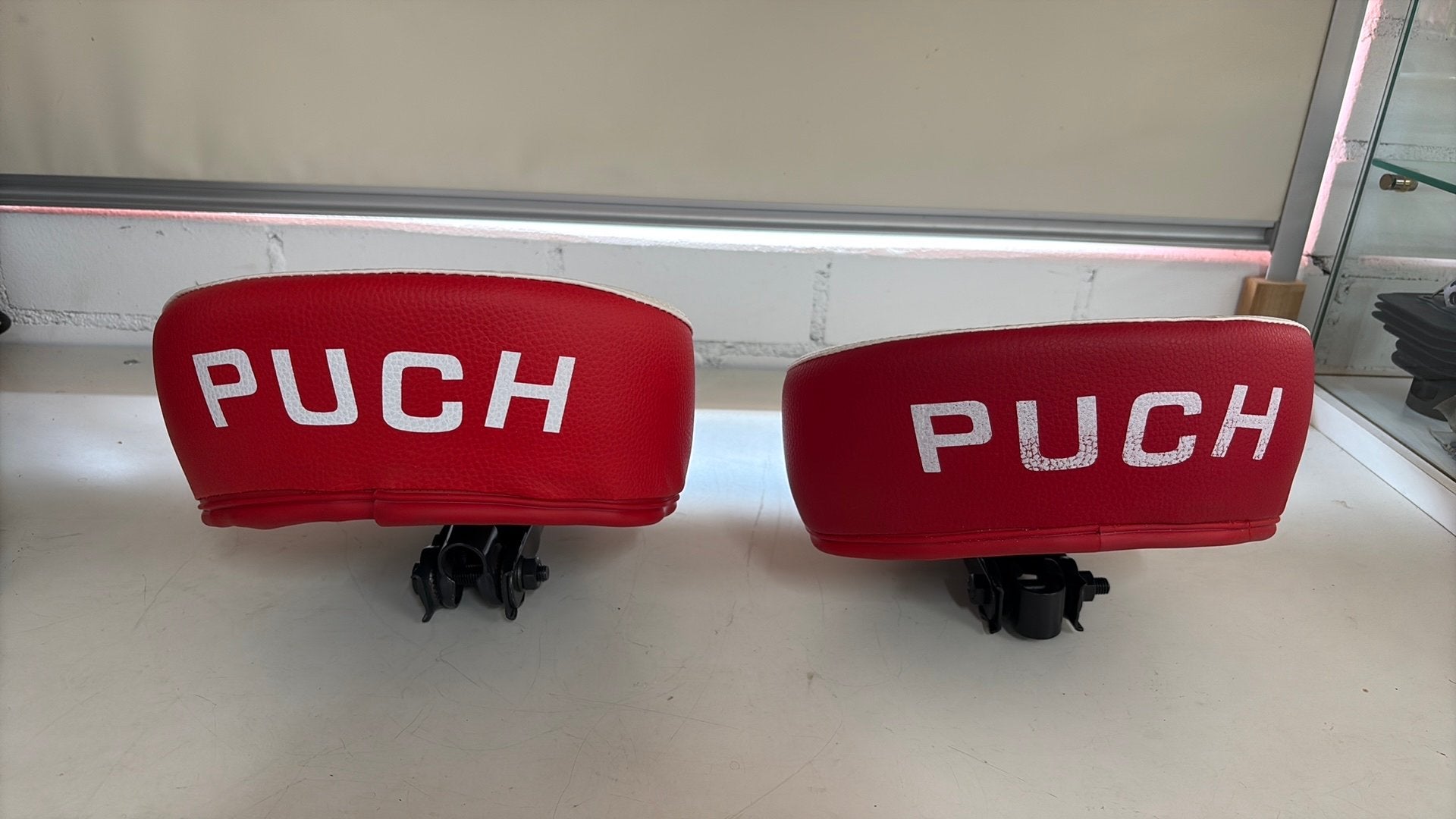 Puch maix Zadel / Lange Buddy  Rood/ Wit Nieuw !, Auto diversen, Tuning en Styling, Ophalen of Verzenden, Puch, Zadel, Maxi