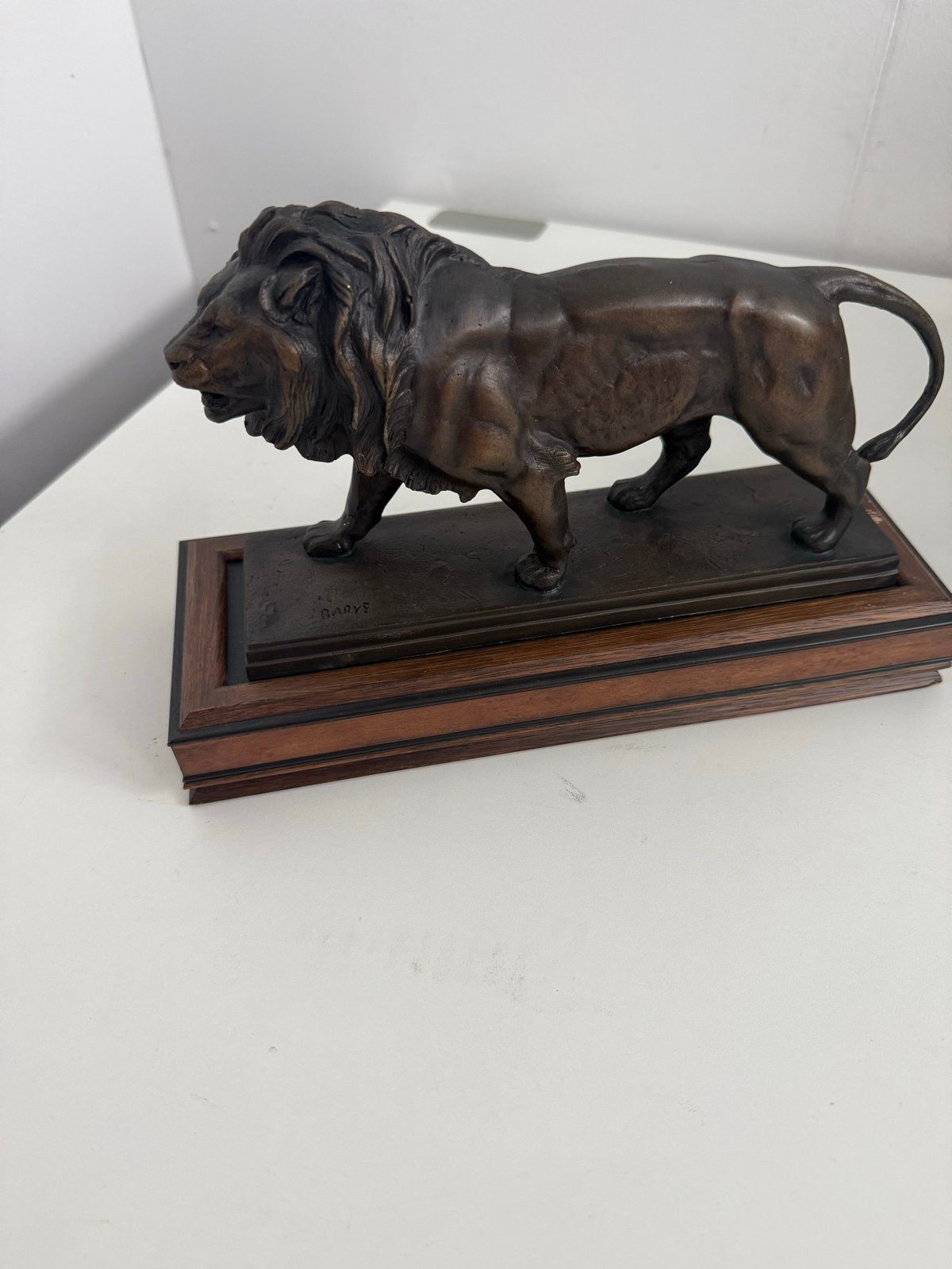 Bronzen Leeuw Beeld 'Lion qui Marche' - Barye, Ophalen of Verzenden, Beeld, Bruin, Brons