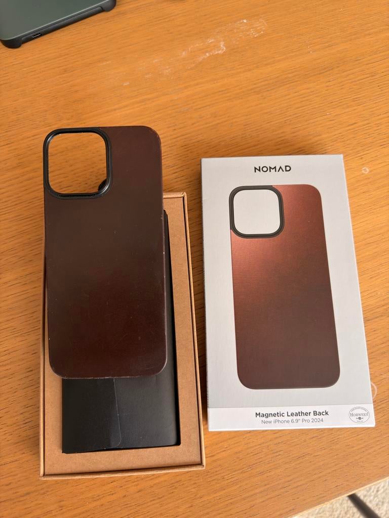 Nomad Magnetische Leren Back Cover iPhone 16 Pro Max, Ophalen, IPhone 16 Pro Max, MagSafe, Overige merken