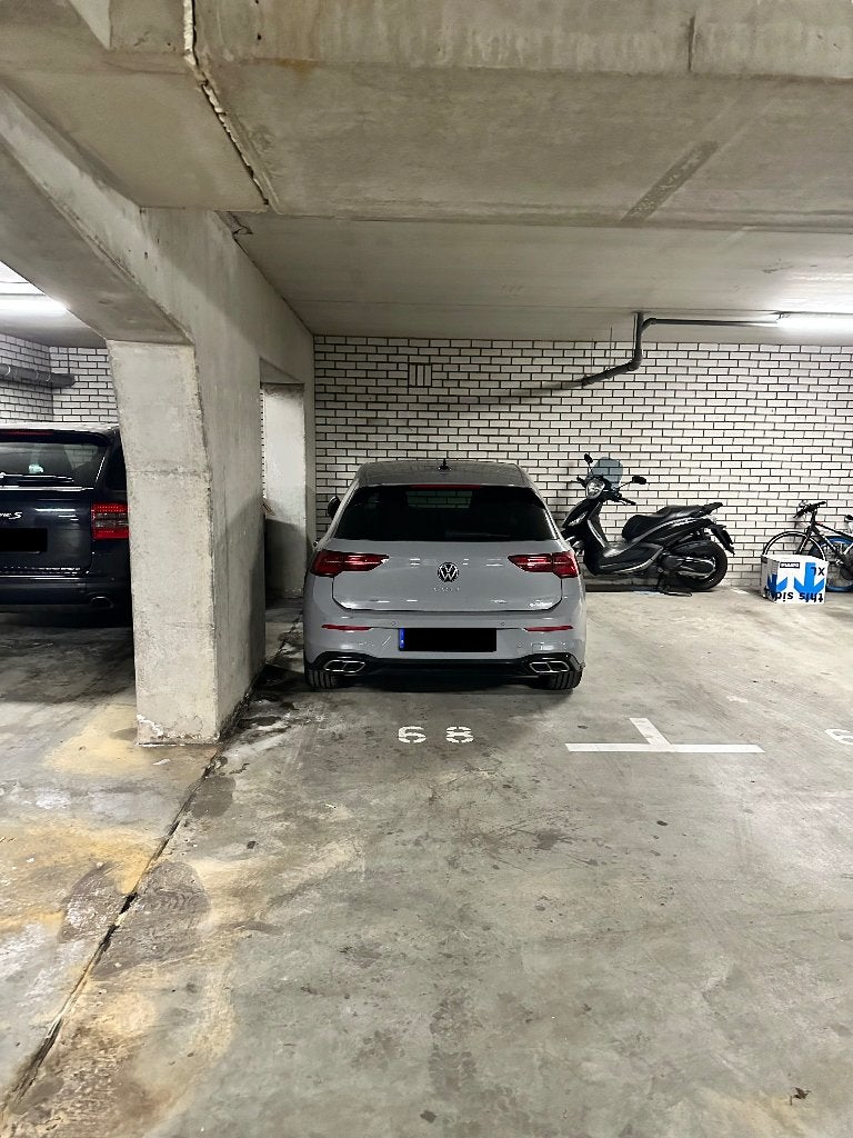 Overdekte parkeerplaats Balboastraat Amsterdam, Huizen en Kamers, Garages en Parkeerplaatsen, Amsterdam