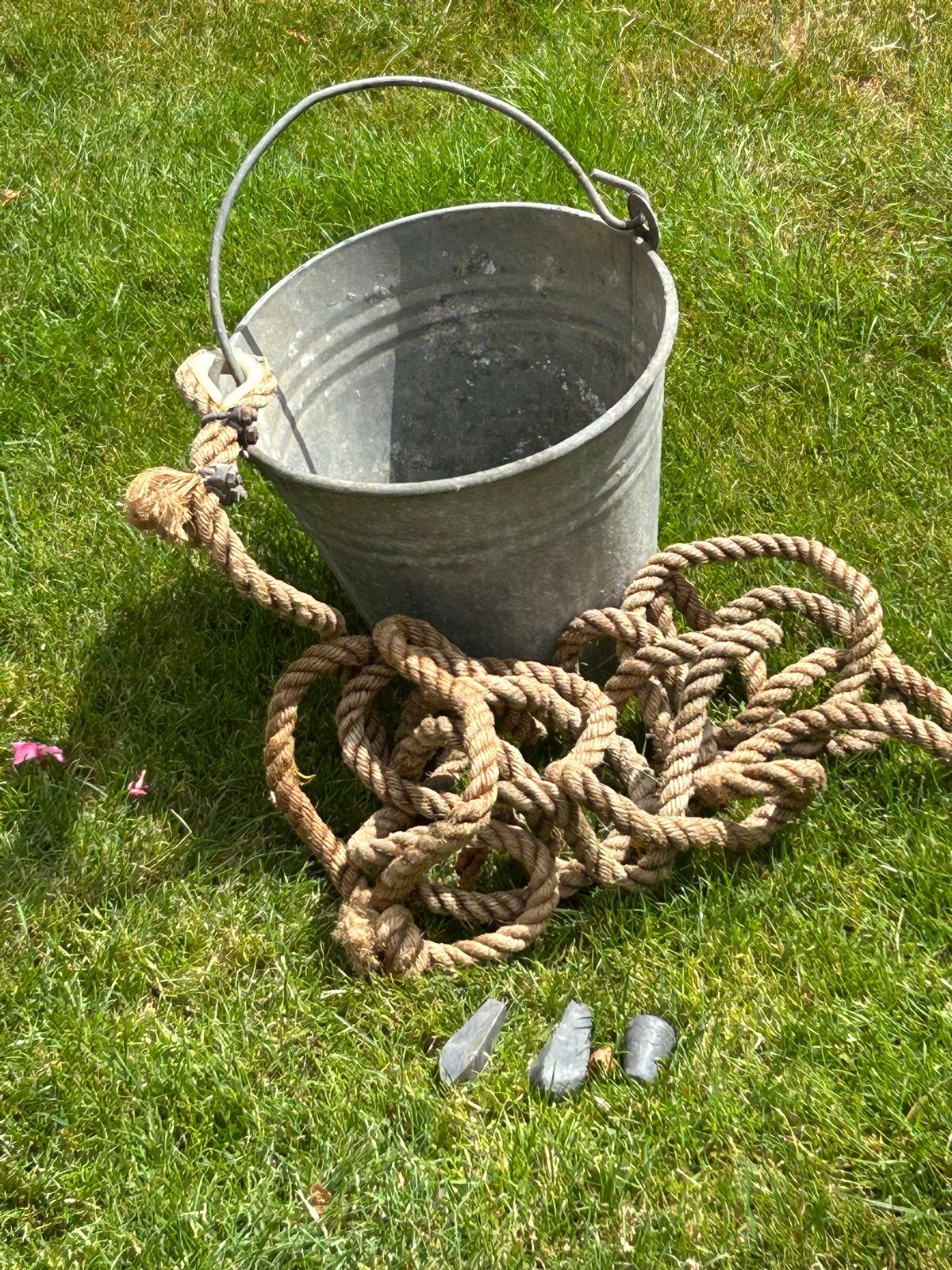 Vintage verzinkte zeevissen Emmer met Touw en Loodgewichten, Ophalen of Verzenden, Overige typen