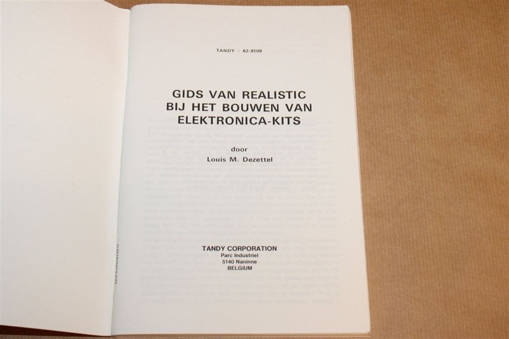 Gids van Realistic Elektronica-Kits — Zeldzaam, Tandy 1975, Ophalen of Verzenden, Gelezen, Bouwkunde
