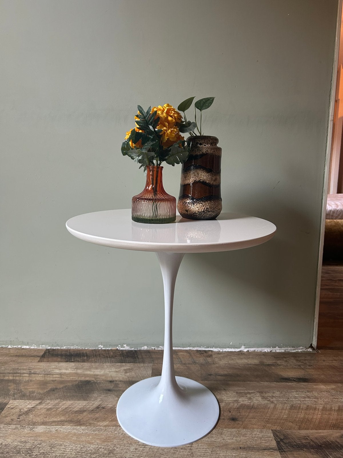 Vintage Tulip Bijzettafel - Wit, Rond, Gebruikt, Rond, Ophalen of Verzenden, 60 cm of meer